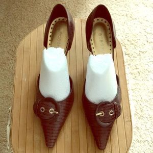 Gator texture buckle heels